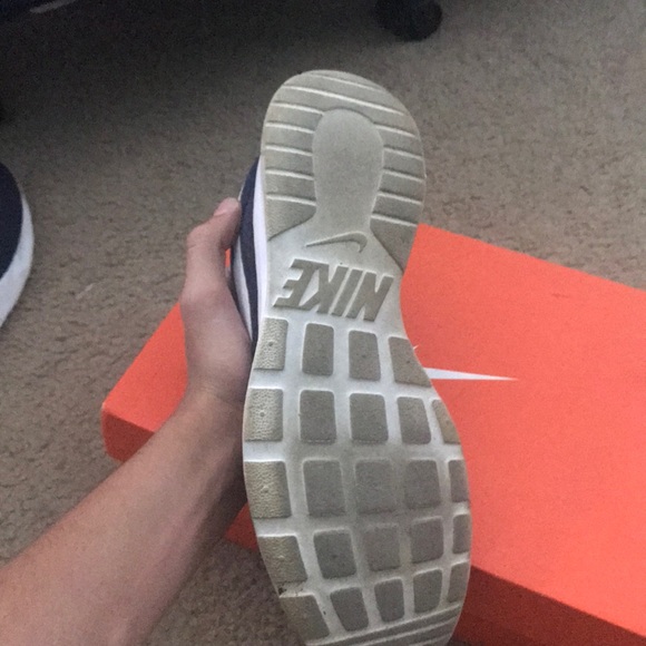 Mens Nike running shoe - Picture 4 of 6